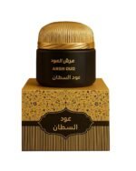 دخون عود السلطان No.2 داخل علبة ذهبية فاخرة، يُبرز عود نيبالي فاخر ولمسة عمانية تراثية.